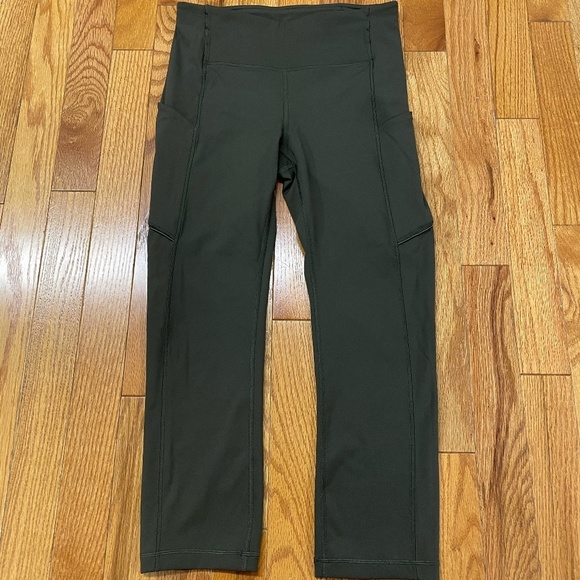 Lululemon Run On Crop 21" in Dark Olive Size 4 NWOT - Picture 4 of 9